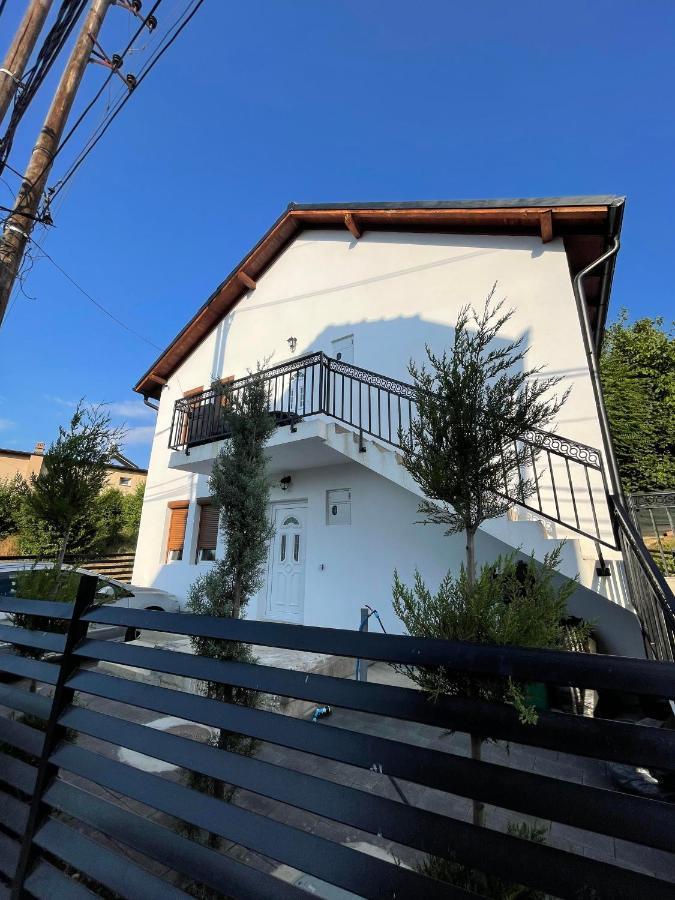 Rock Hostel Pristina Kültér fotó